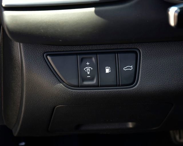 Used 2022 Genesis G70 3.3T RWD image 25
