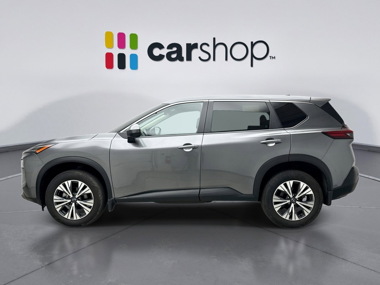 Used 2023 Nissan Rogue SV image 2