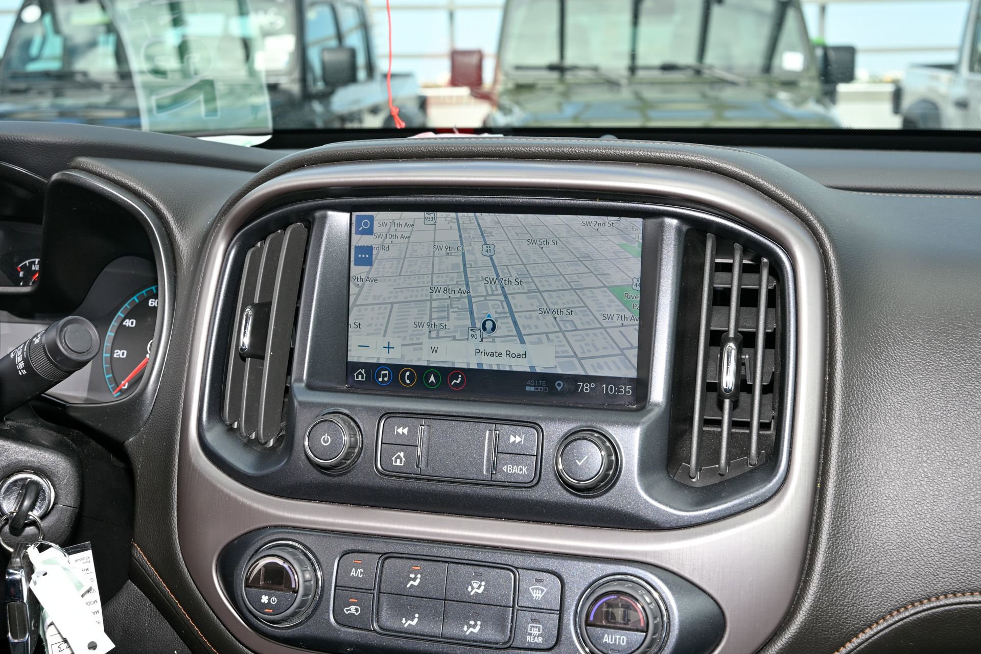 Used 2022 GMC Canyon AT4 image 21