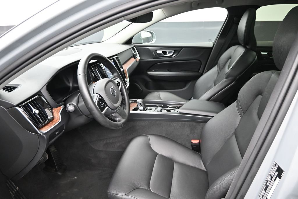 Used 2025 Volvo V60 B5 Cross Country Plus AWD/4WD image 10