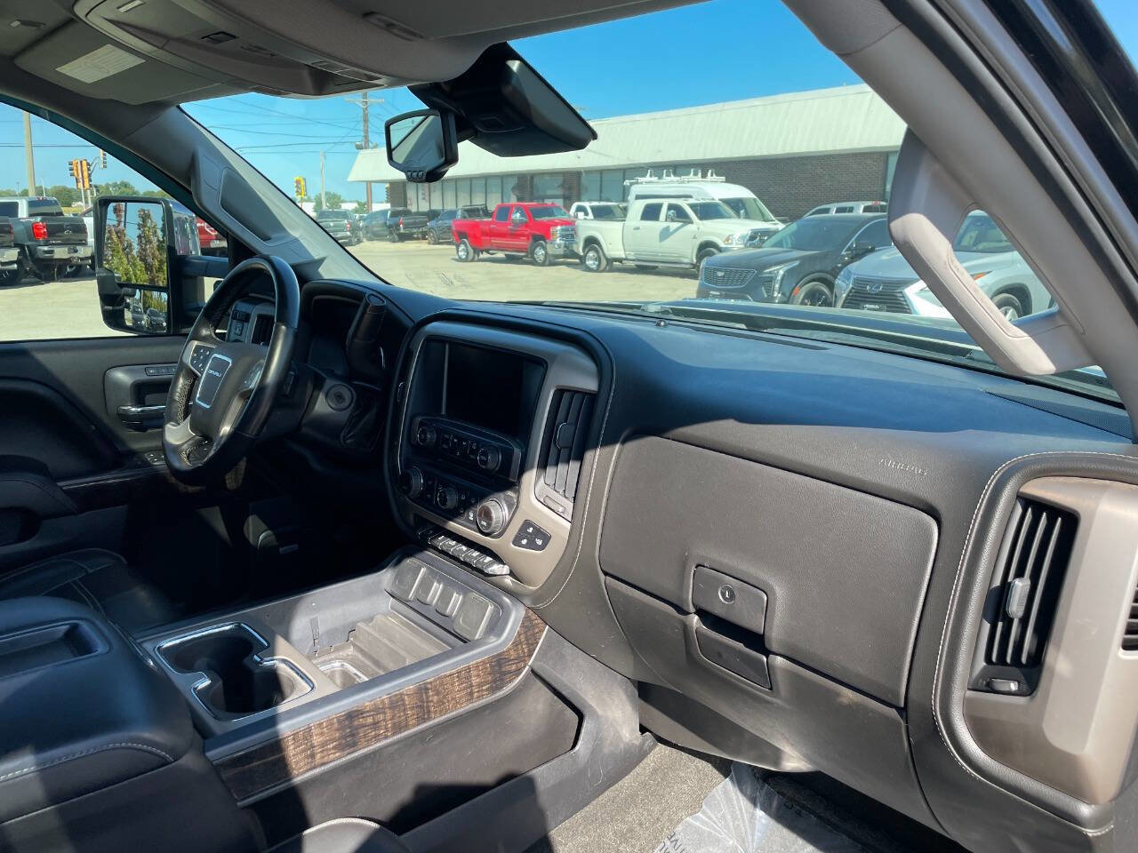 Used 2015 GMC Sierra 3500 Denali w/ Duramax Plus Package image 32