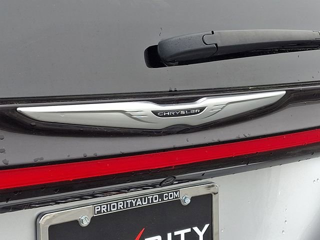 Used 2024 Chrysler Pacifica Touring-L FWD image 32