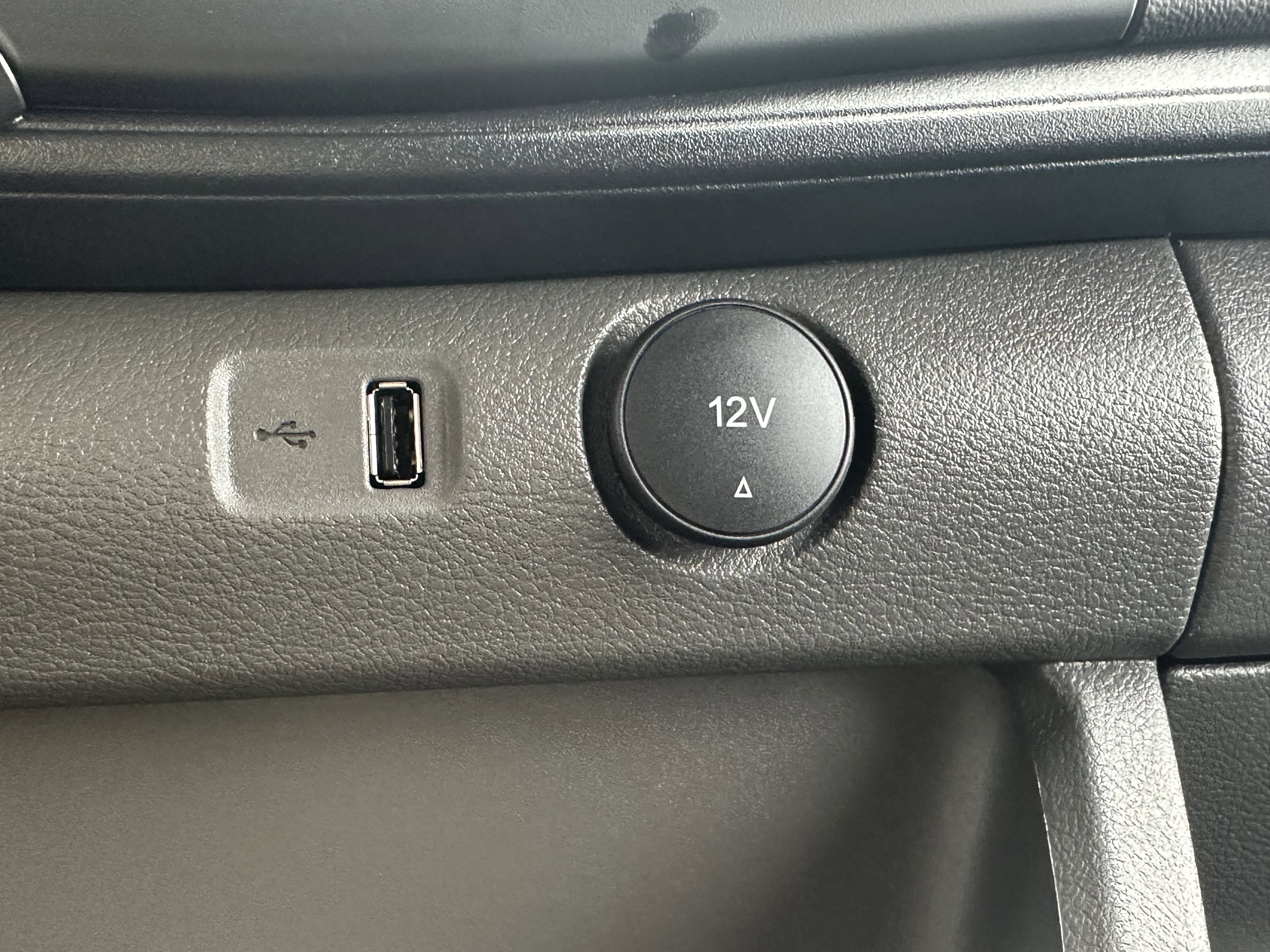 Used 2025 Ford Transit 250 148 High Roof Extended w/ Load Area Protection Package image 29