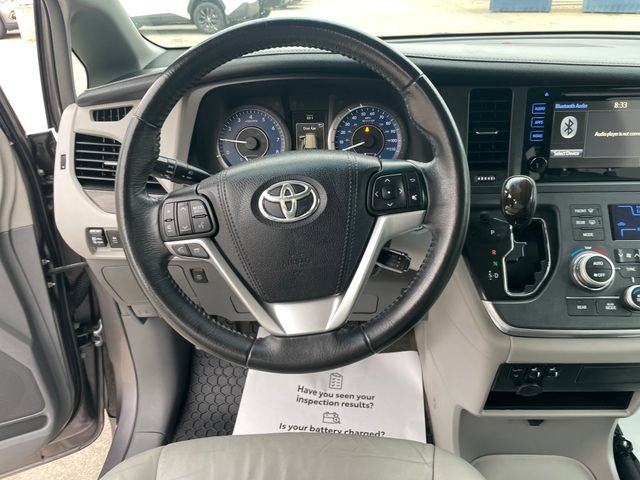 Used 2017 Toyota Sienna XLE FWD image 23