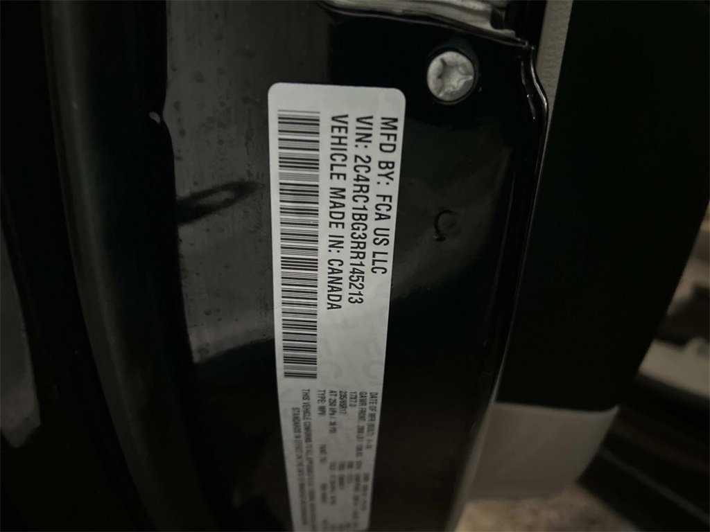 Used 2024 Chrysler Pacifica Touring-L image 32