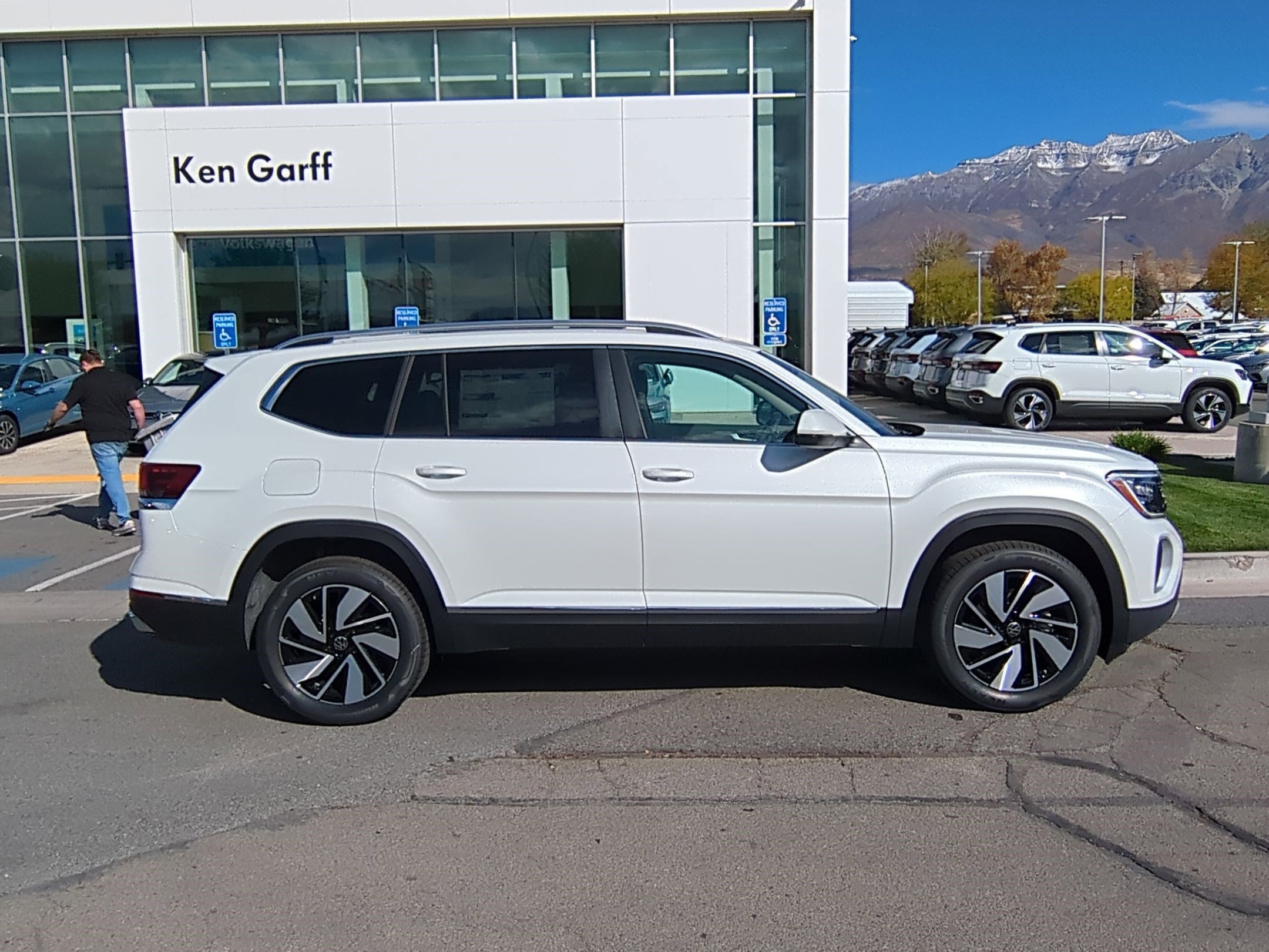 New 2026 Volkswagen Atlas SEL image 2