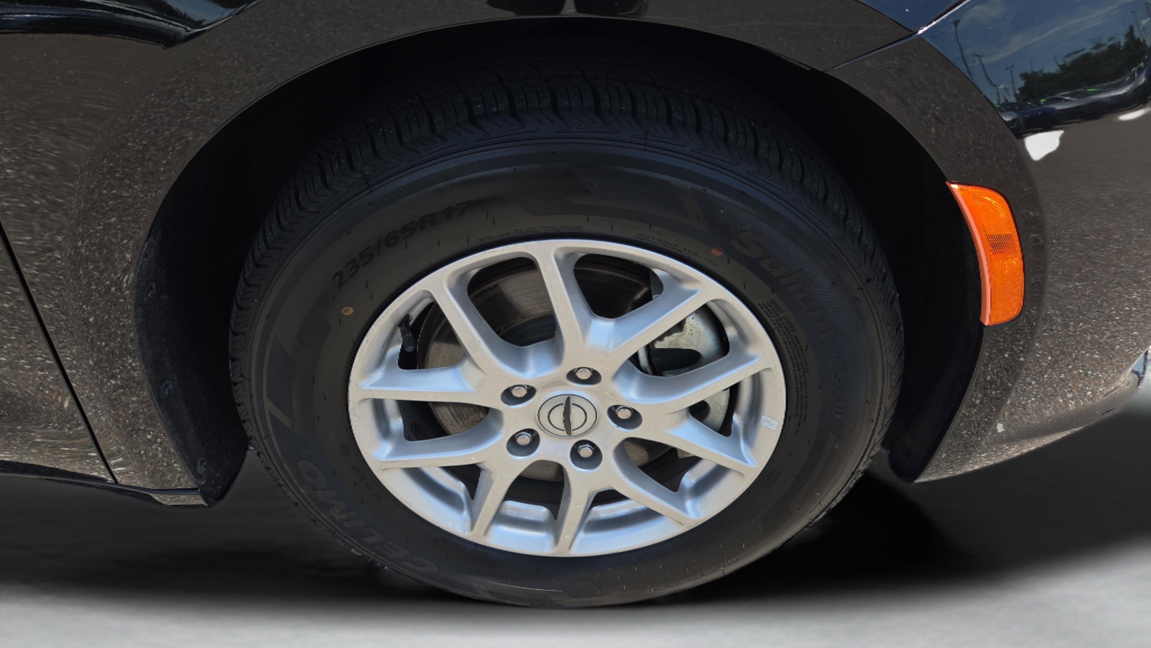 Used 2024 Chrysler Pacifica Touring-L FWD image 34