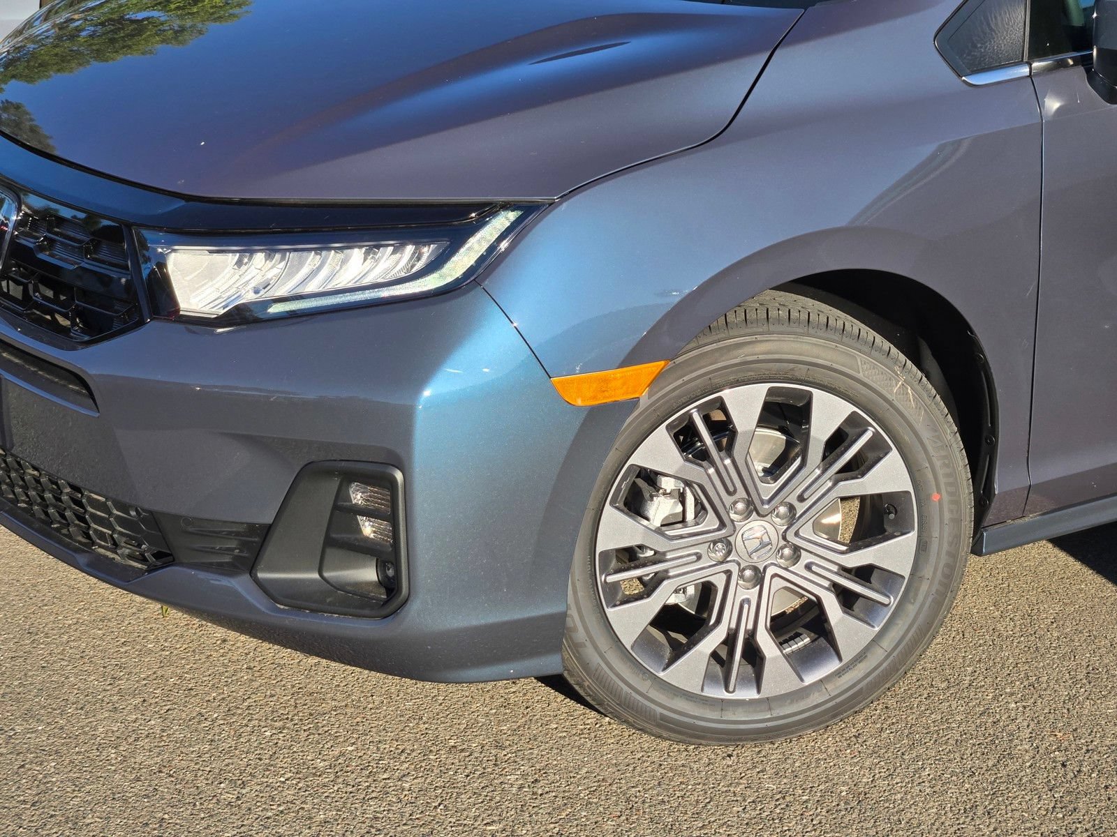 New 2026 Honda Odyssey Touring image 9