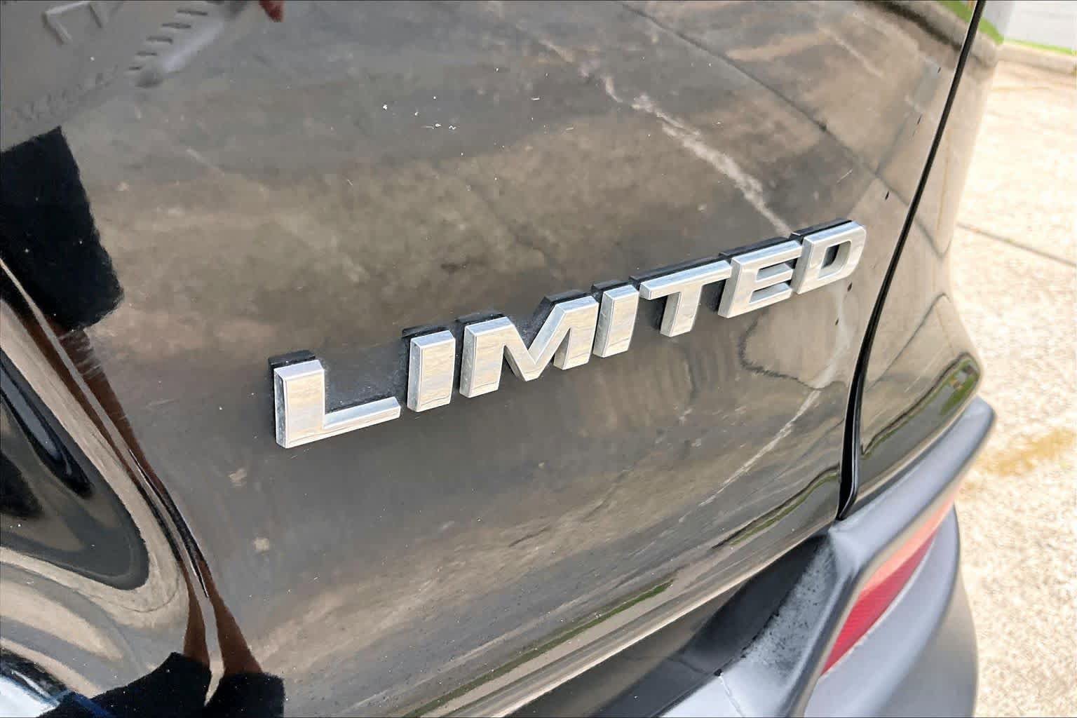 Used 2020 Jeep Cherokee Limited w/ Technology Group FWD image 10