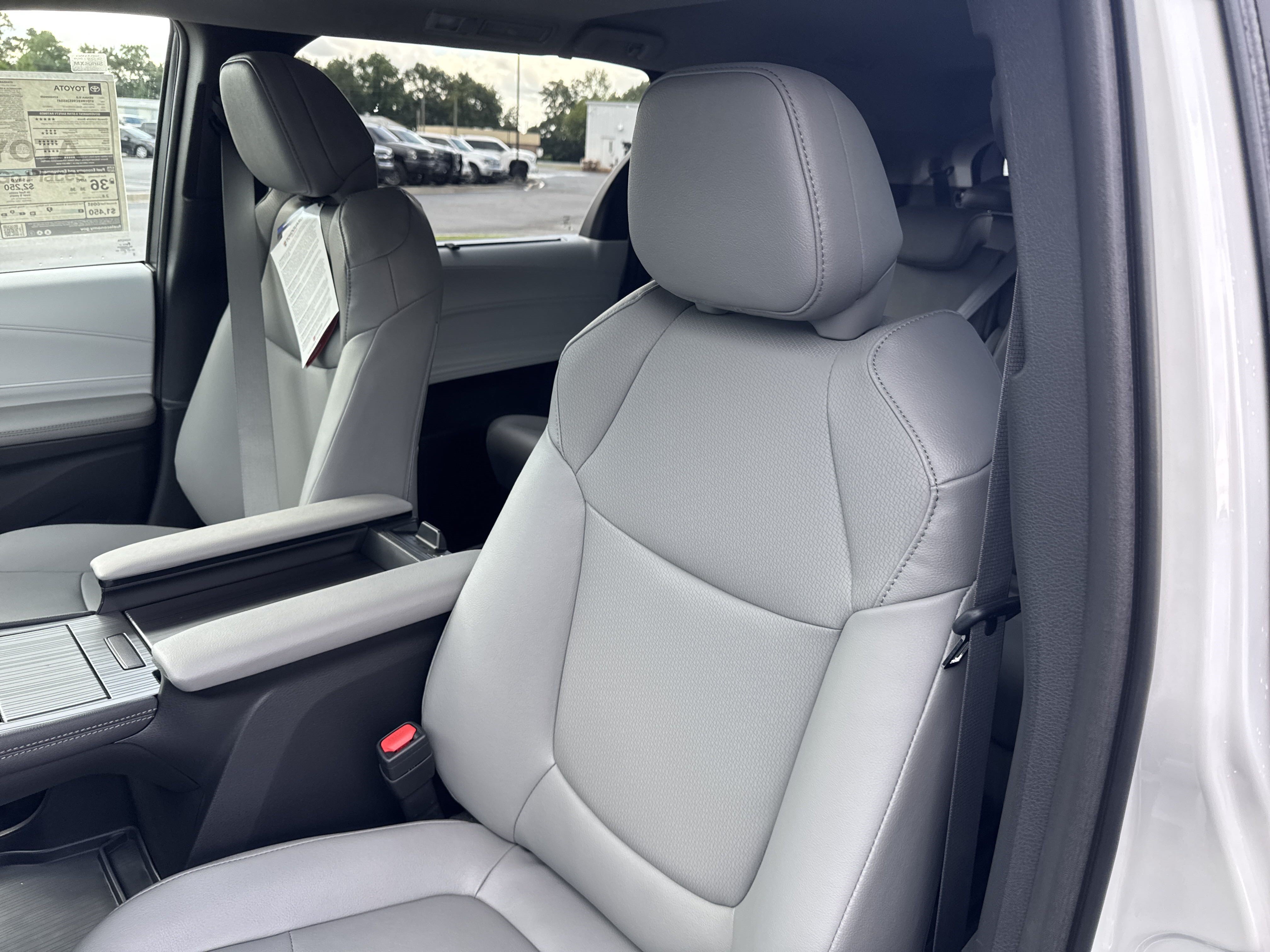 New 2025 Toyota Sienna XLE FWD image 14