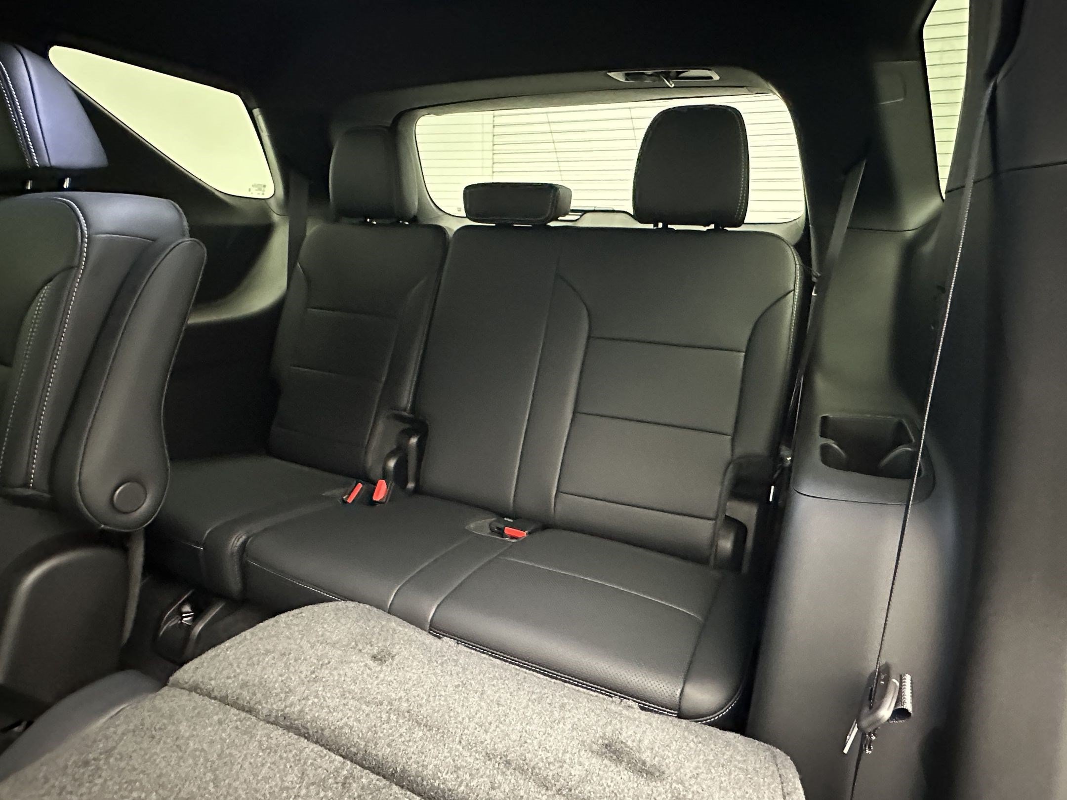 New 2027 Chevrolet Traverse LT w/ LPO, Floor Liner Package AWD/4WD image 32