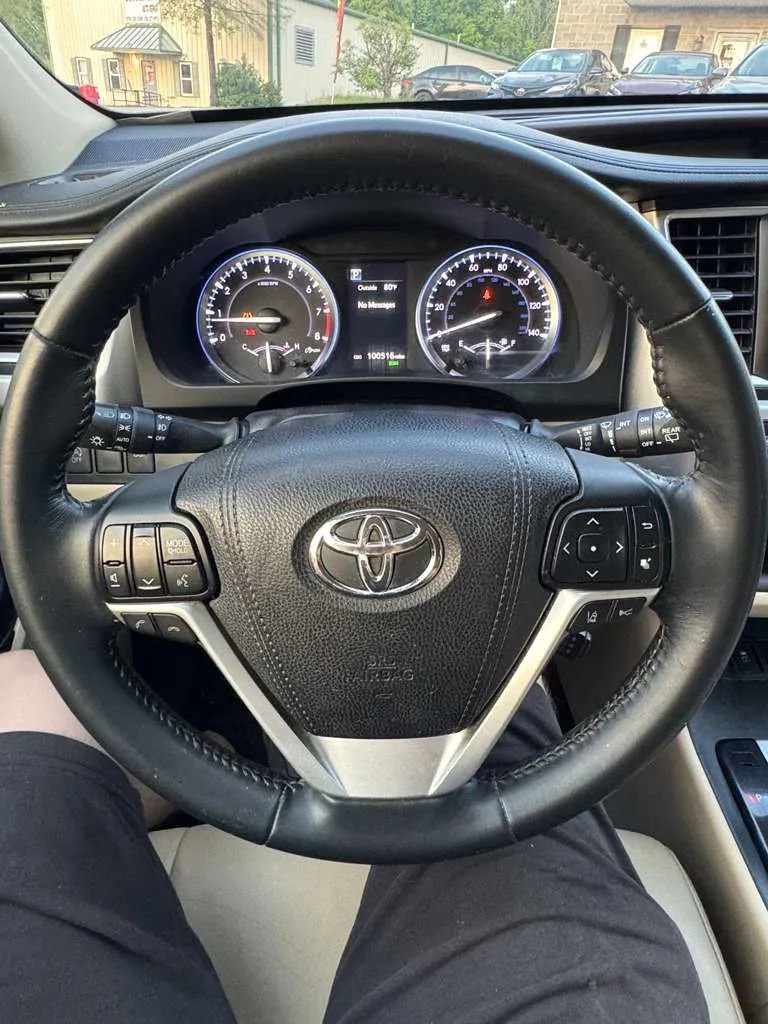 Used 2017 Toyota Highlander XLE FWD image 13