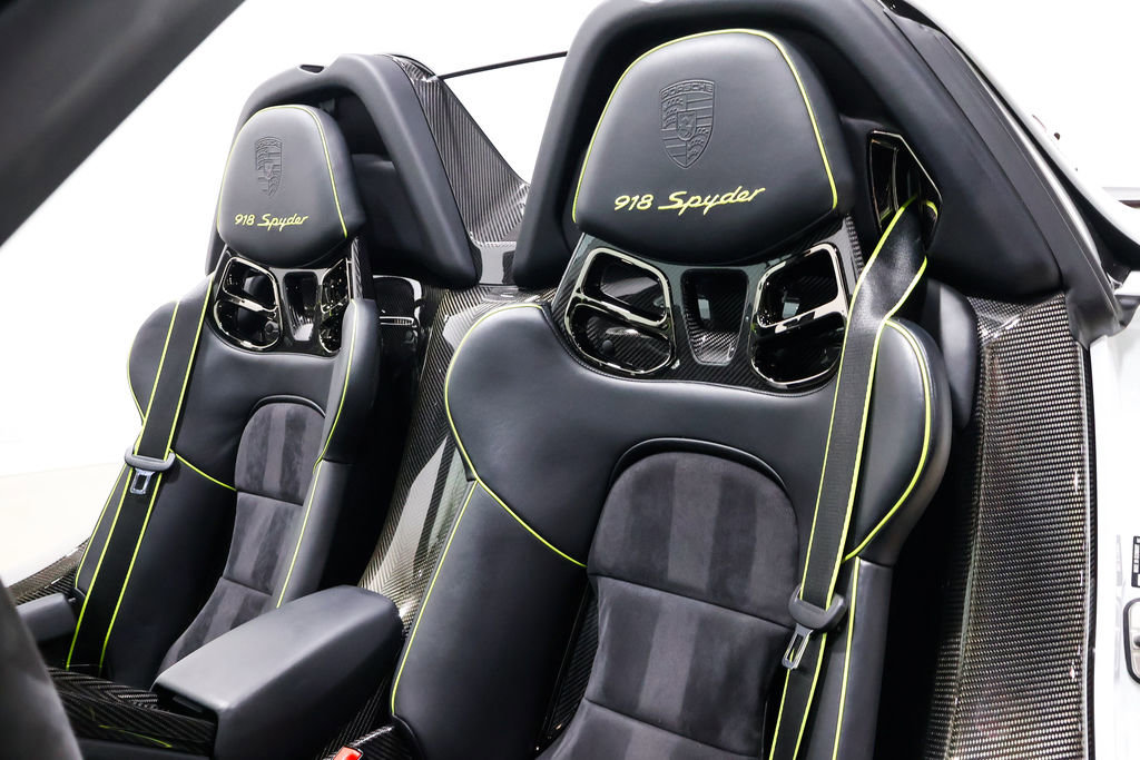 Used 2015 Porsche 918 Spyder image 48