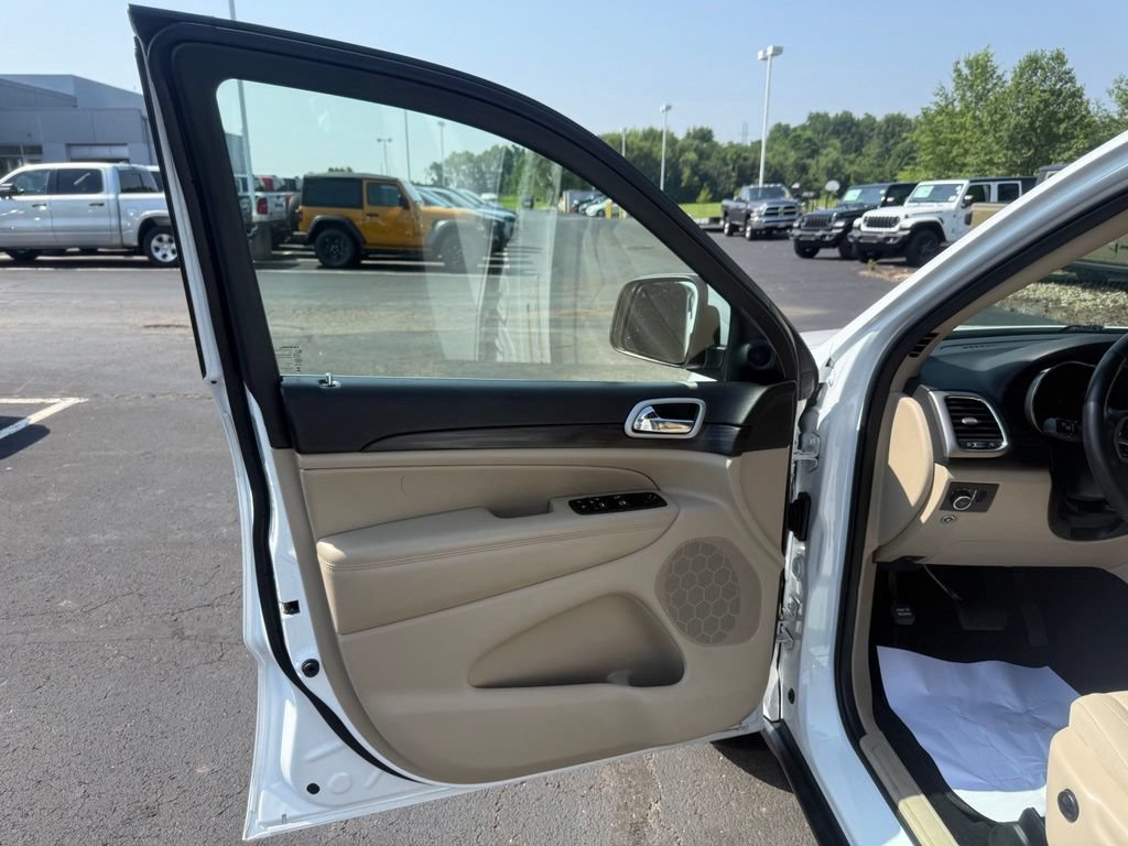 Certified 2022 Jeep Grand Cherokee Laredo E AWD/4WD image 12