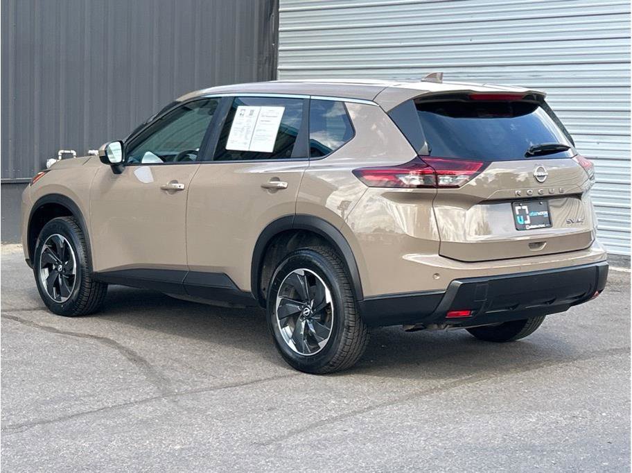 Used 2024 Nissan Rogue SV image 8