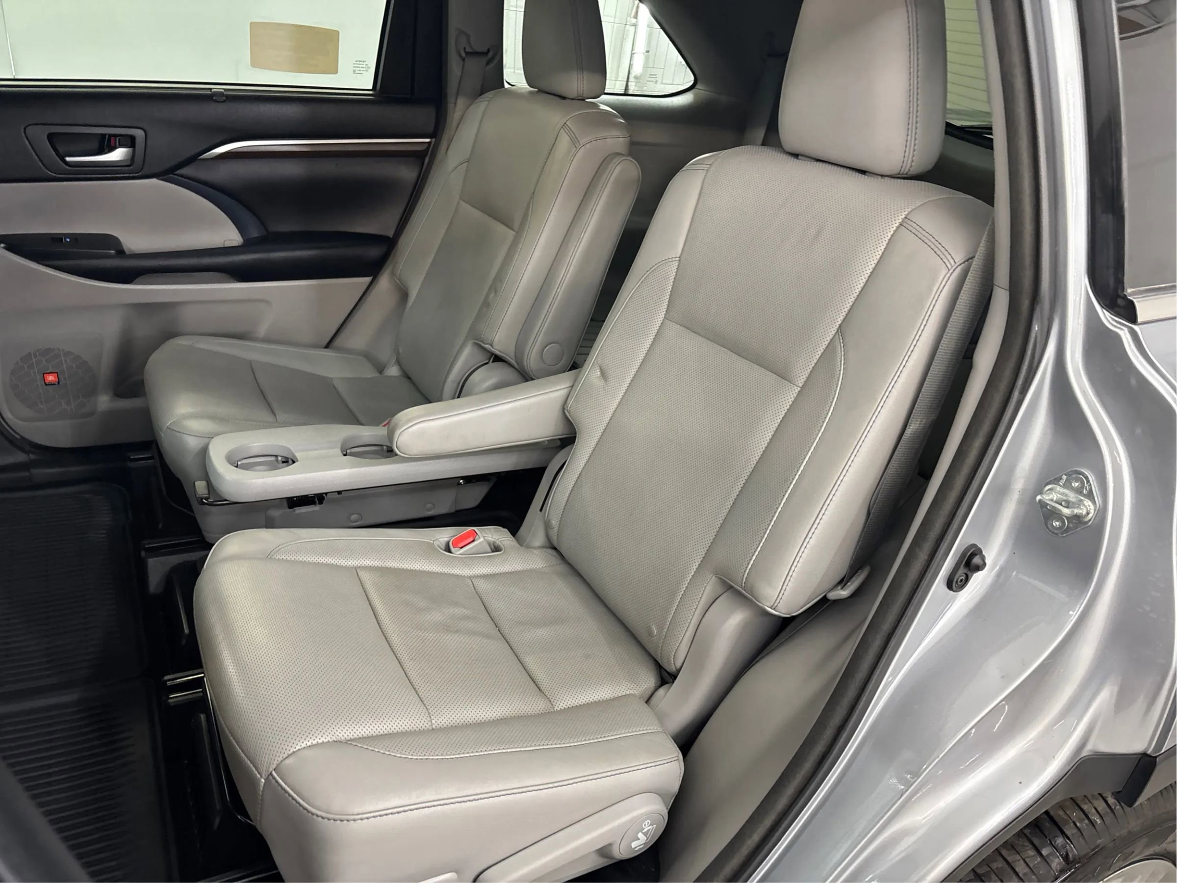 Used 2016 Toyota Highlander Limited image 14