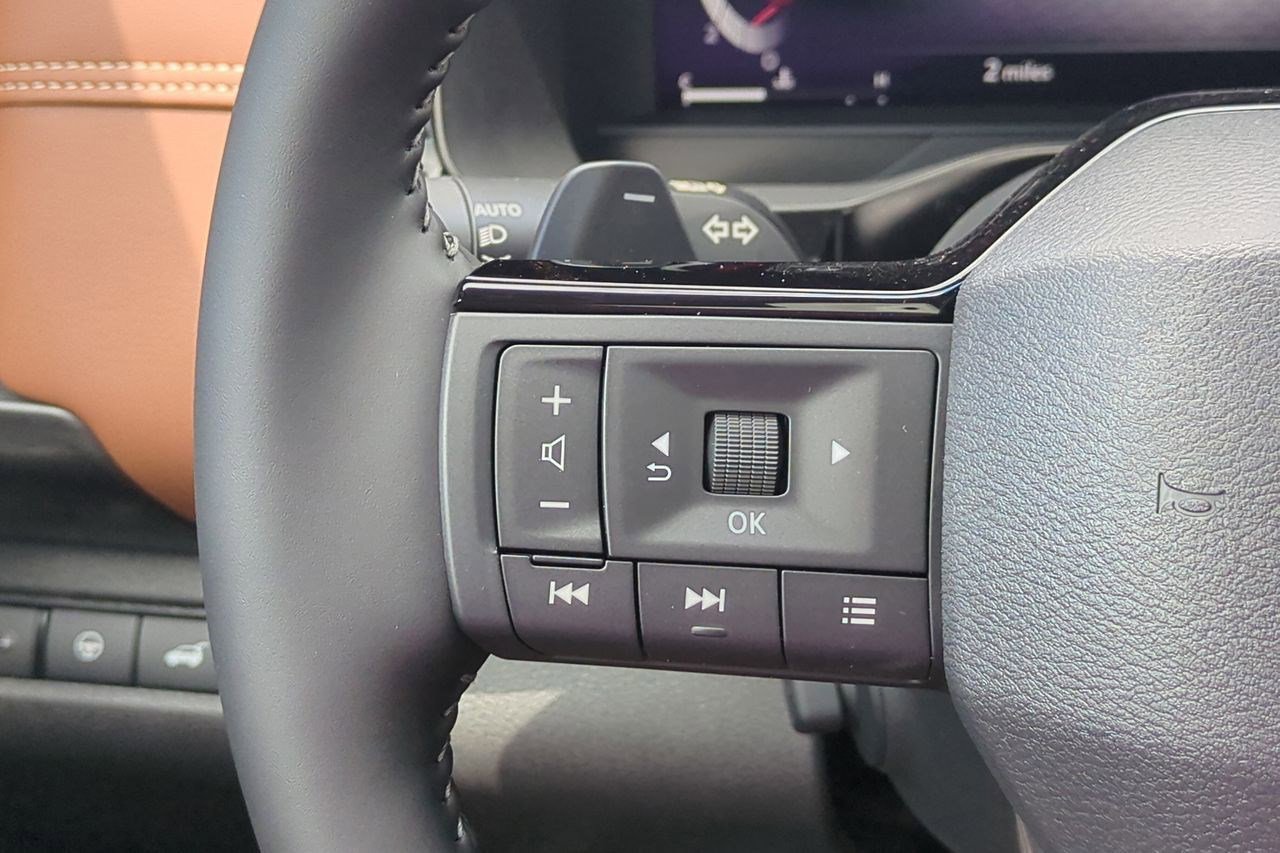 New 2026 Nissan Pathfinder Platinum FWD image 19