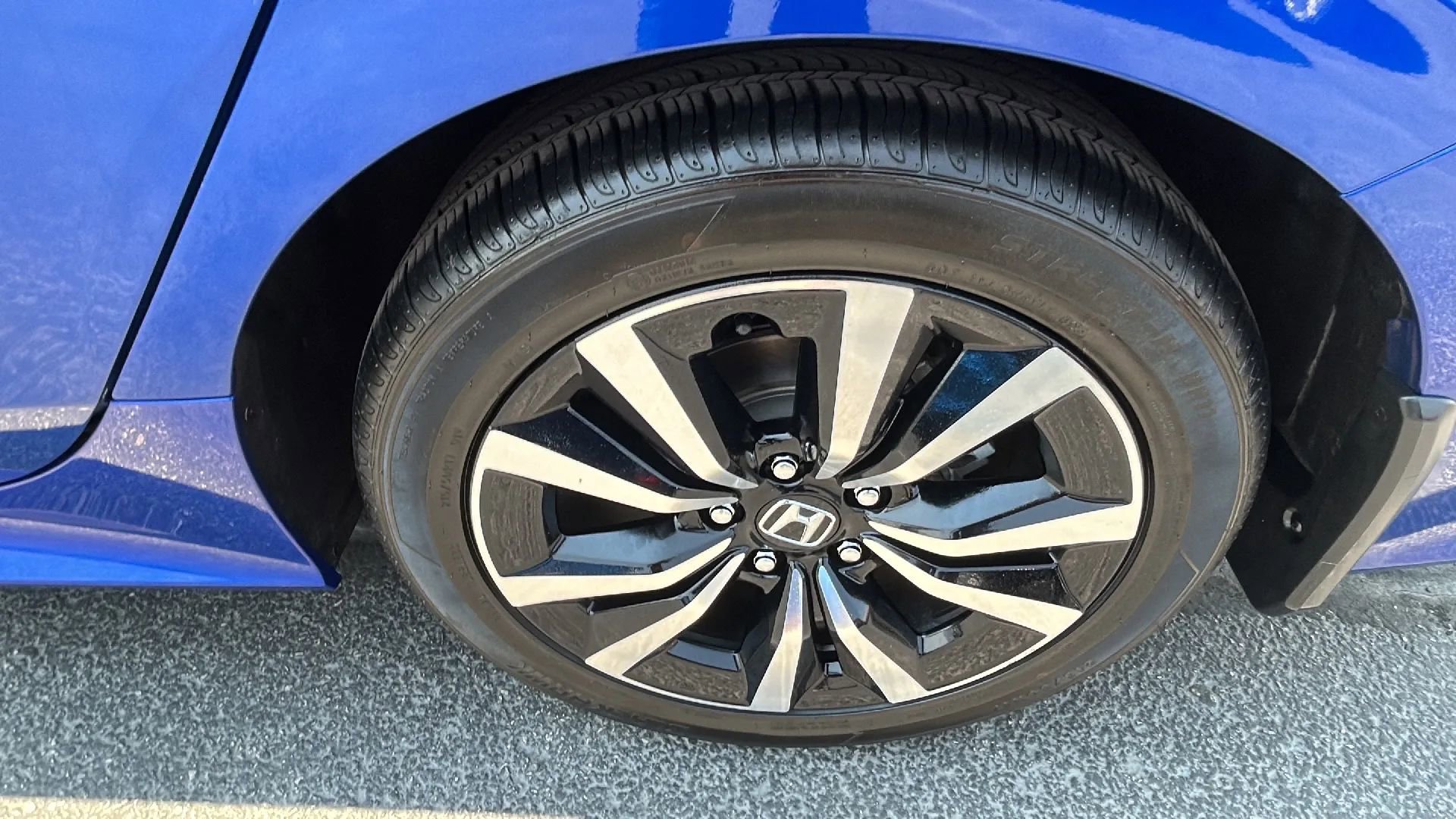 Used 2023 Honda Civic EX image 29
