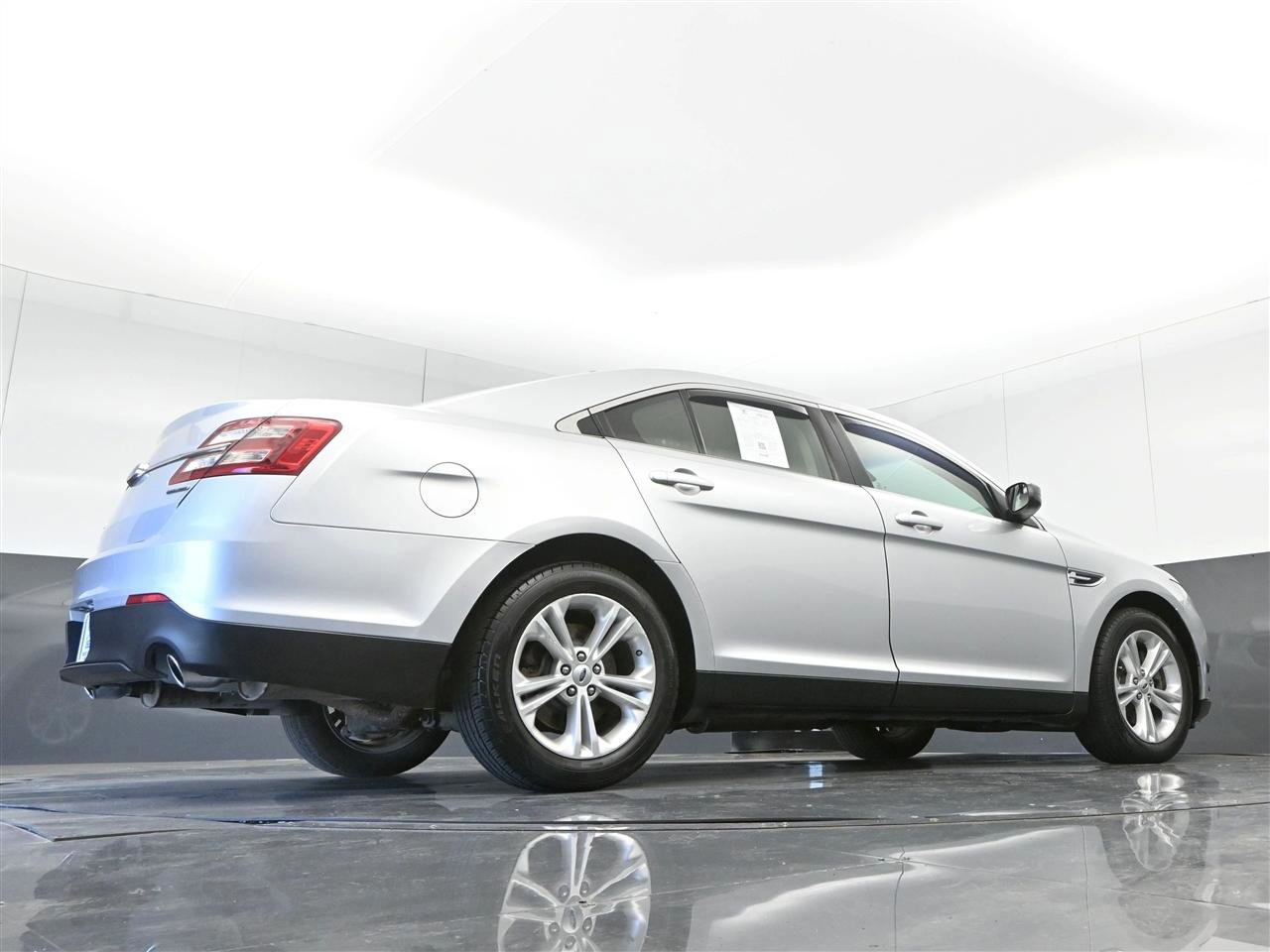 Used 2019 Ford Taurus SE FWD image 33