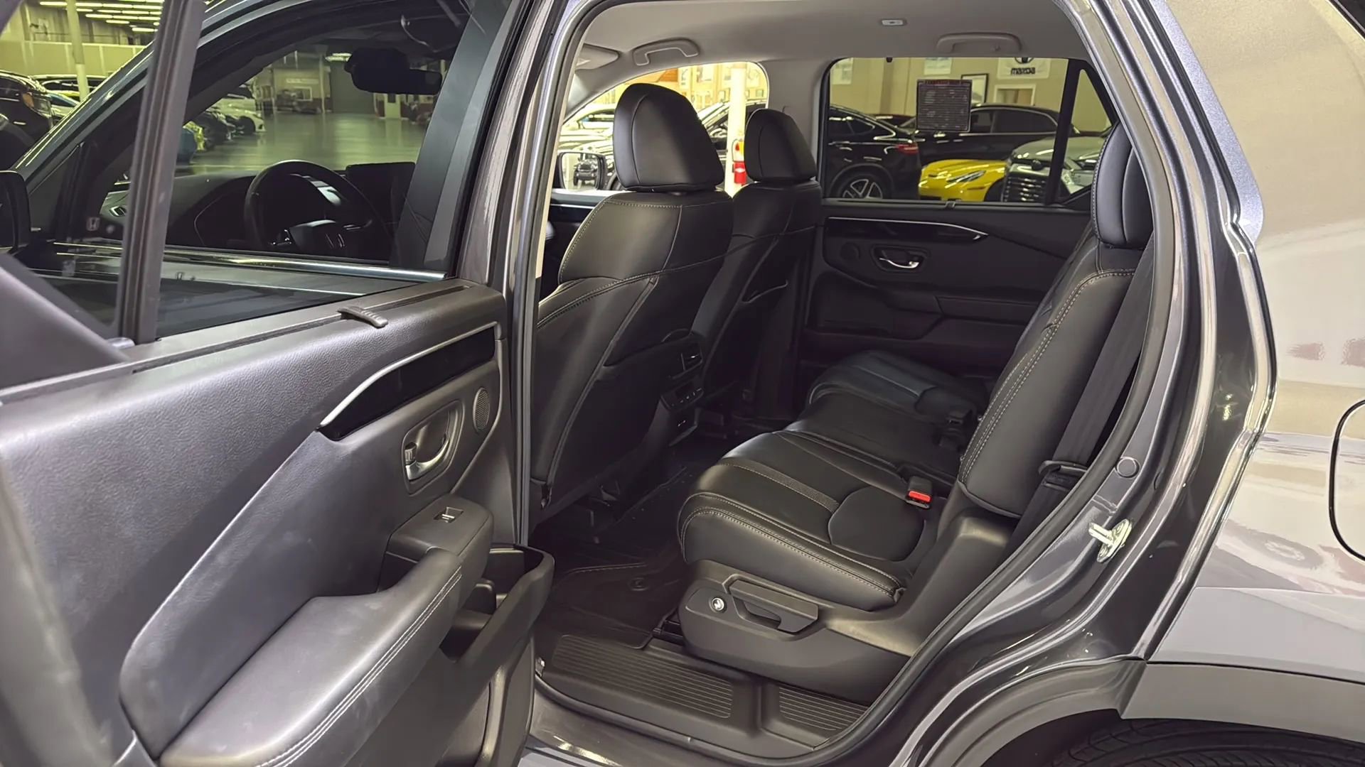 Used 2025 Honda Pilot EX image 20