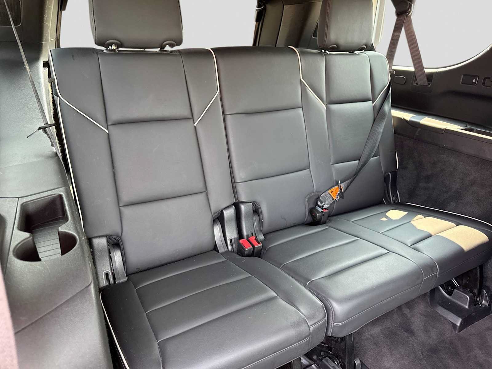 Used 2022 Cadillac Escalade ESV Premium Luxury w/ Performance Package AWD/4WD image 22