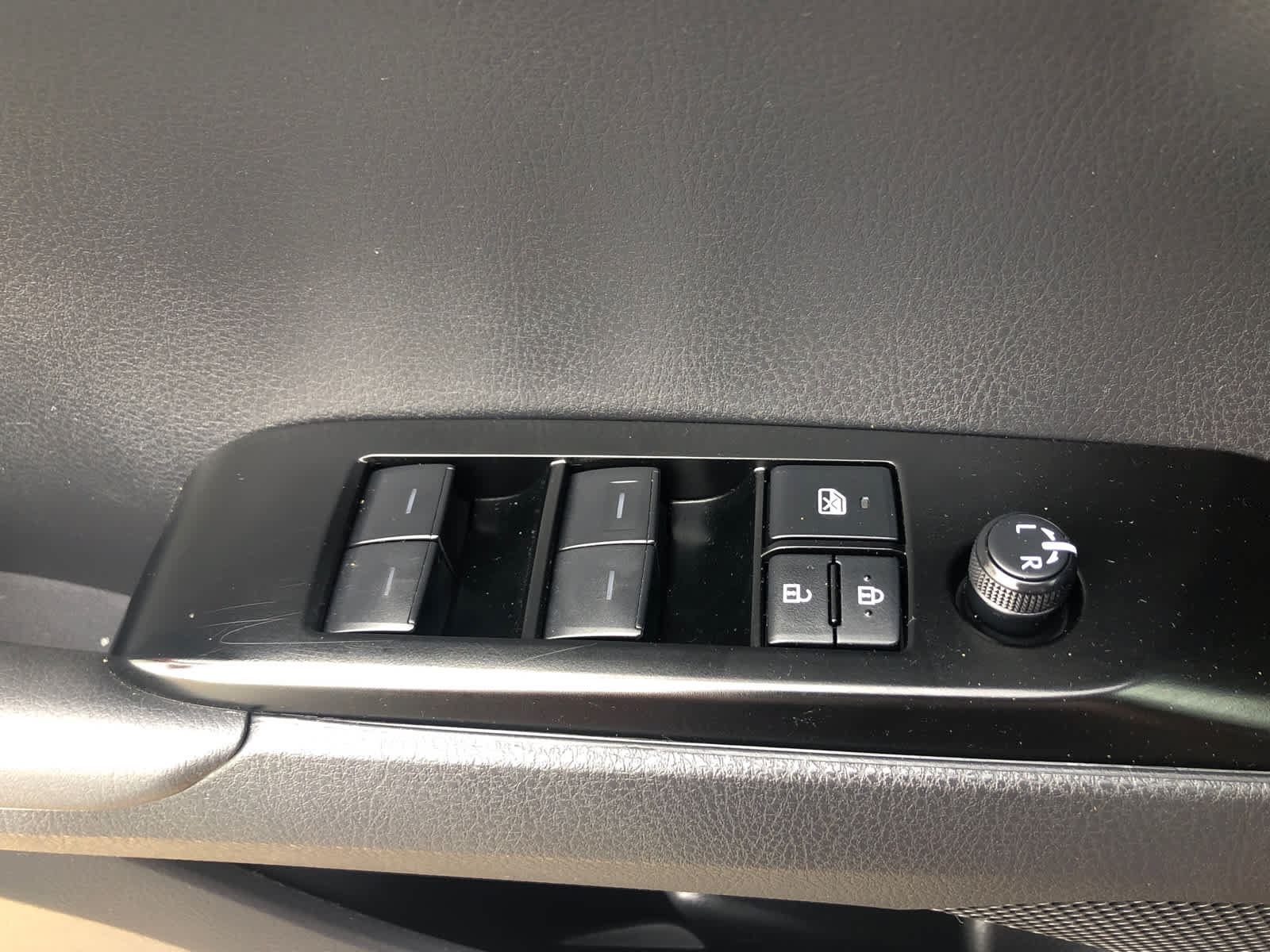 Used 2025 Toyota Camry SE w/ Multimedia Upgrade Package FWD image 8