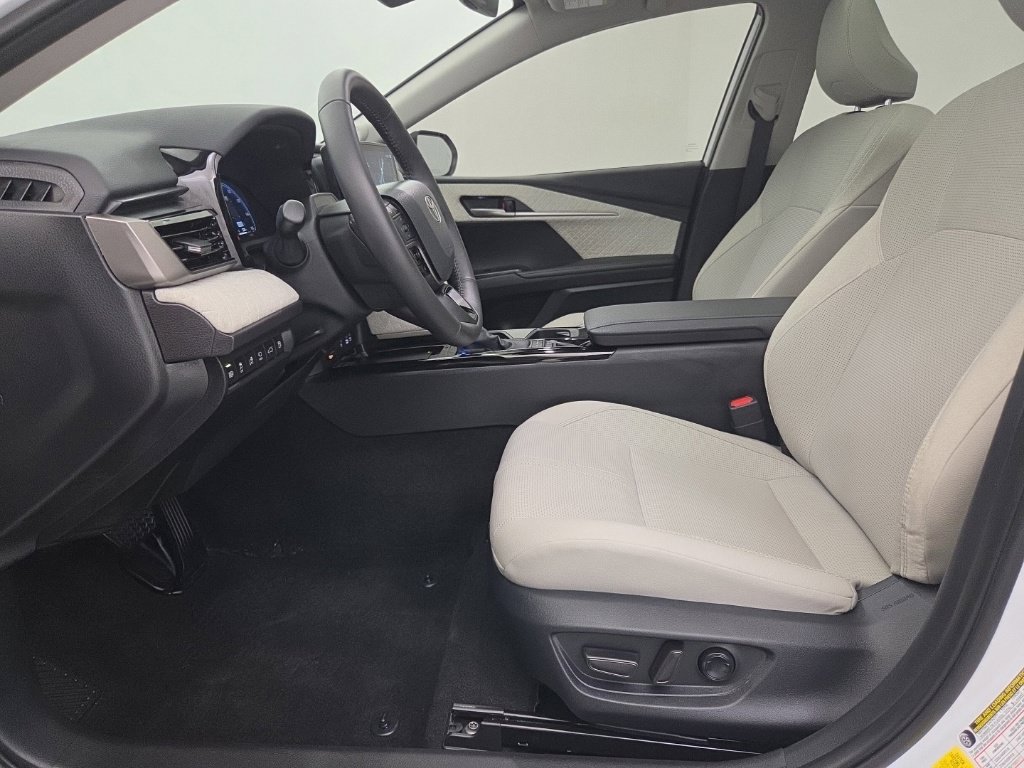 Used 2026 Toyota Camry XLE w/ Premium Plus Package AWD/4WD image 28