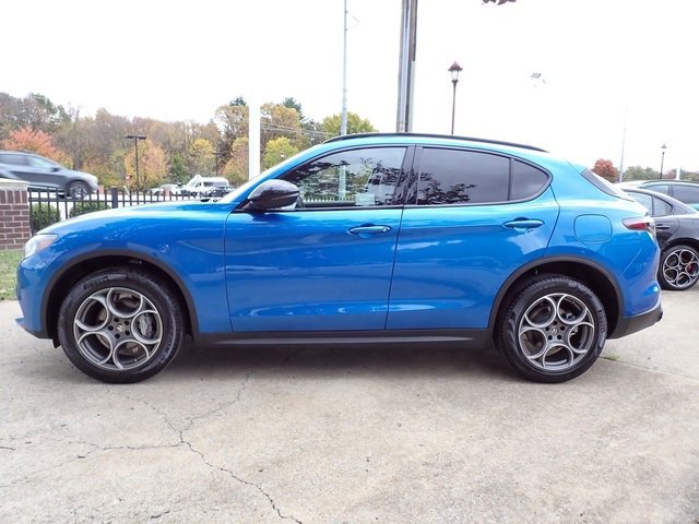 New 2025 Alfa Romeo Stelvio Sprint image 2