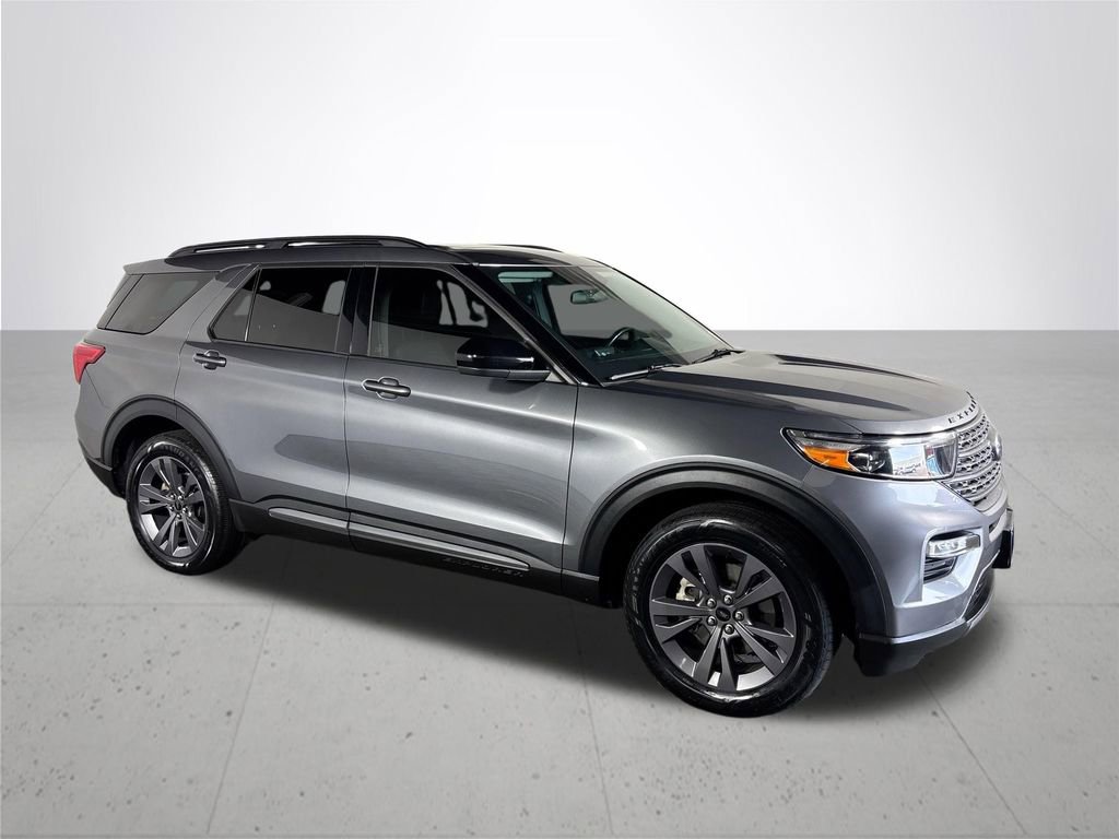 Used 2022 Ford Explorer XLT w/ Equipment Group 202A AWD/4WD image 4
