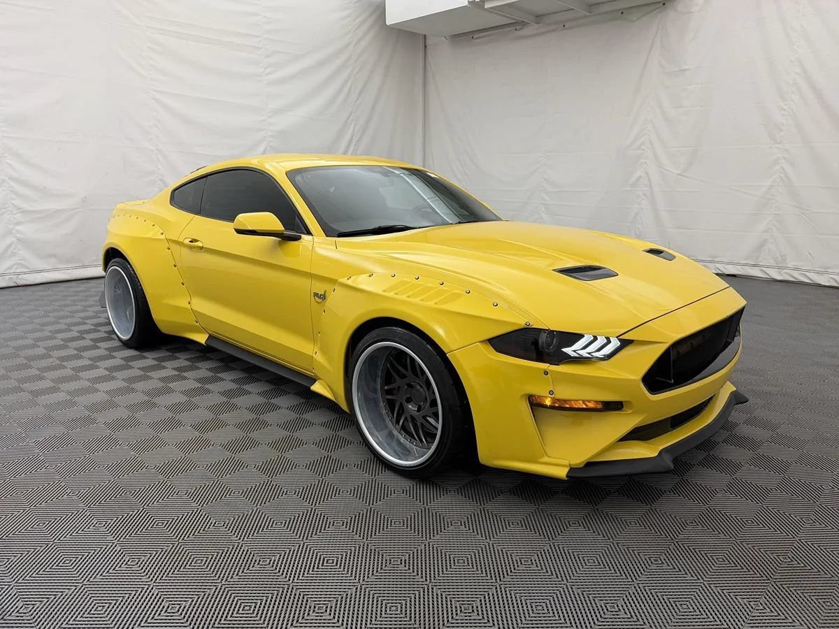 Used 2018 Ford Mustang GT Premium w/ GT Performance Package RWD image 4