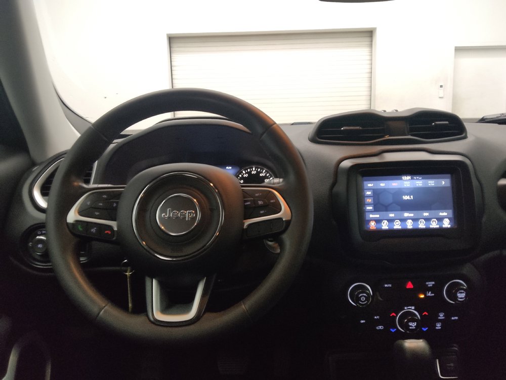Used 2021 Jeep Renegade Latitude FWD image 22