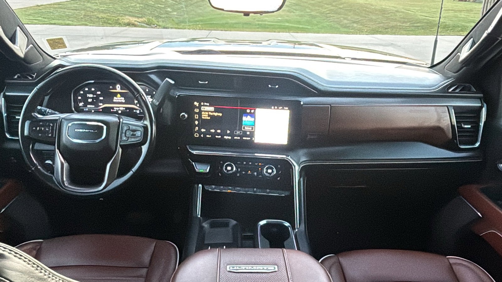 Used 2024 GMC Sierra 2500 Denali Ultimate image 13