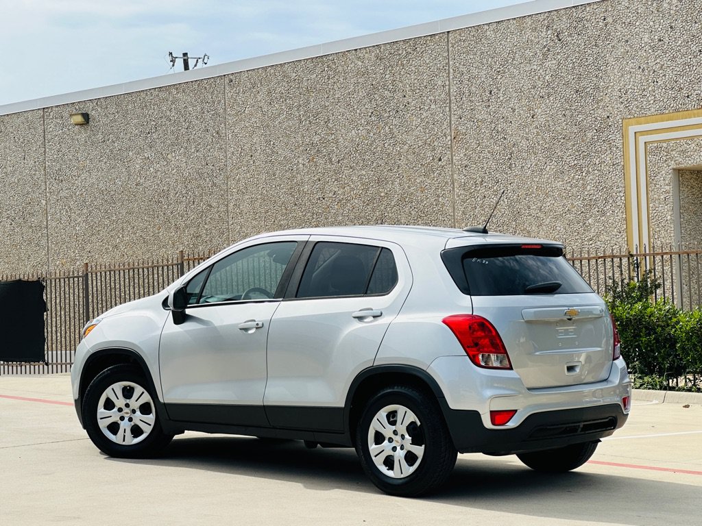Used 2019 Chevrolet Trax LS w/ Tint and Cruise Package FWD image 5