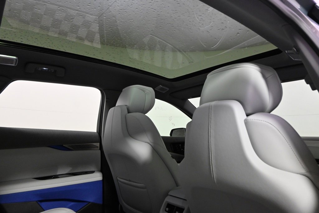 New 2026 Cadillac Optiq Luxury 2 image 17