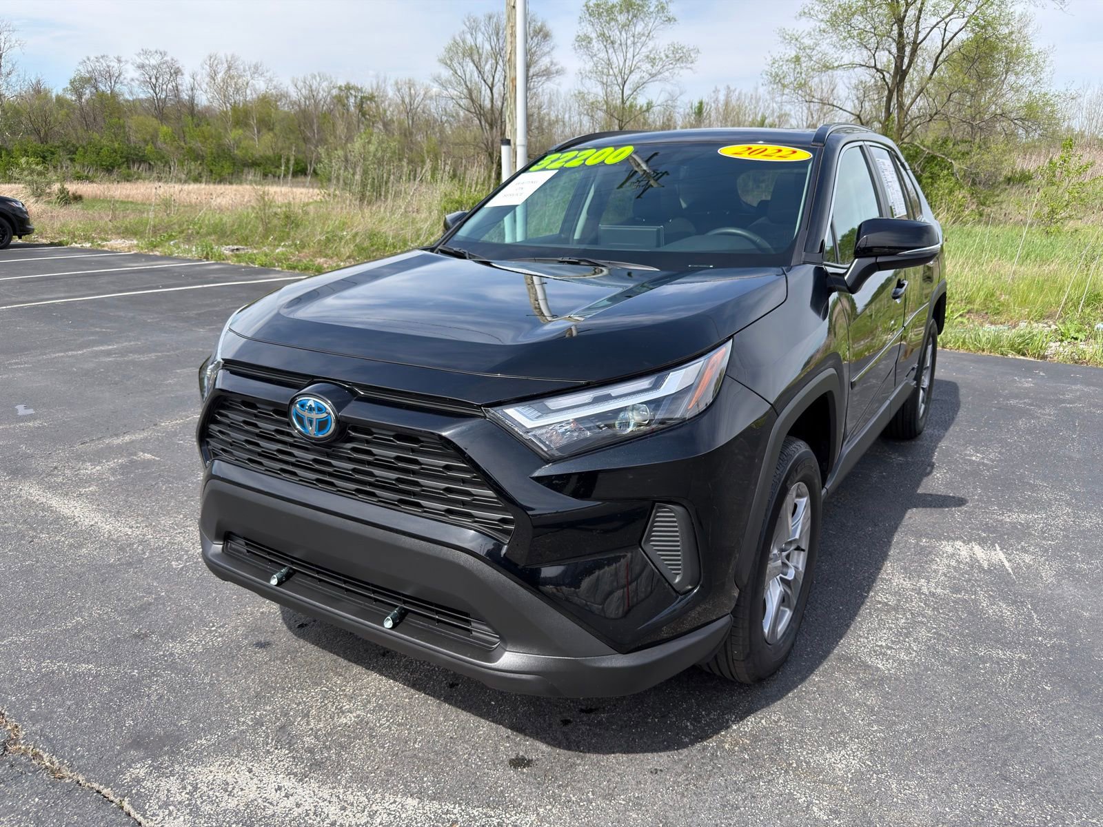 Used 2022 Toyota RAV4 XLE w/ Convenience Package image 2