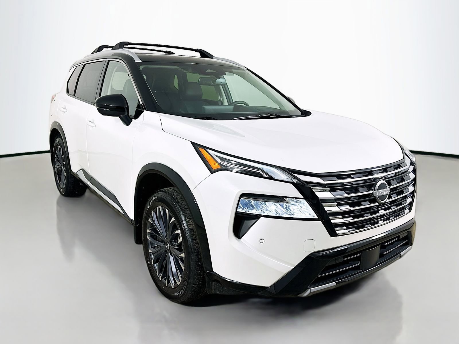Used 2025 Nissan Rogue Platinum w/ Platinum Premium Package AWD/4WD image 3