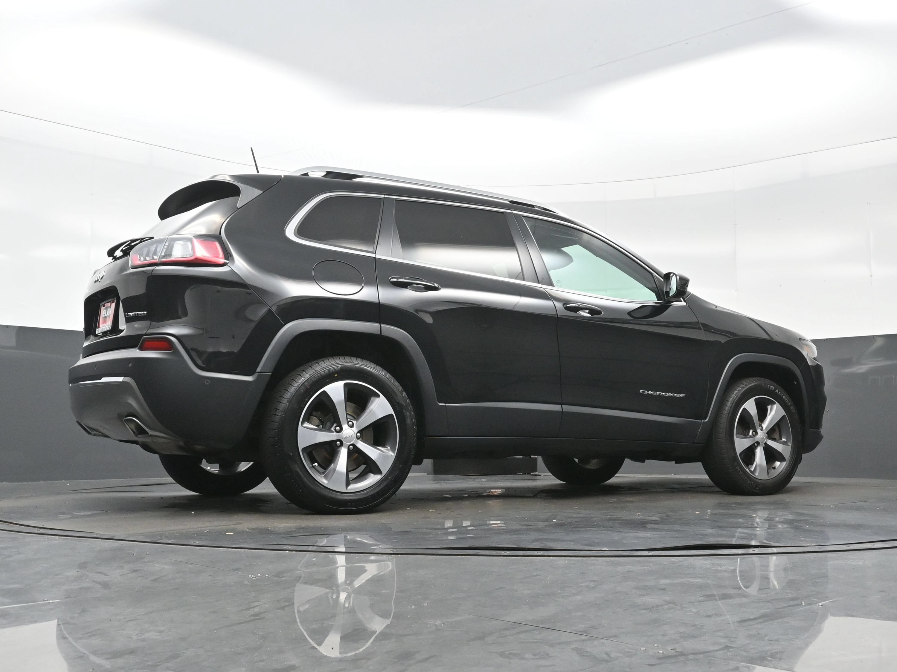 Used 2019 Jeep Cherokee Limited w/ Luxury Group AWD/4WD image 34