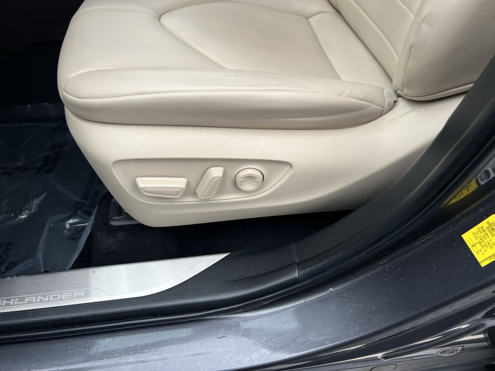 Used 2022 Toyota Highlander XLE image 14