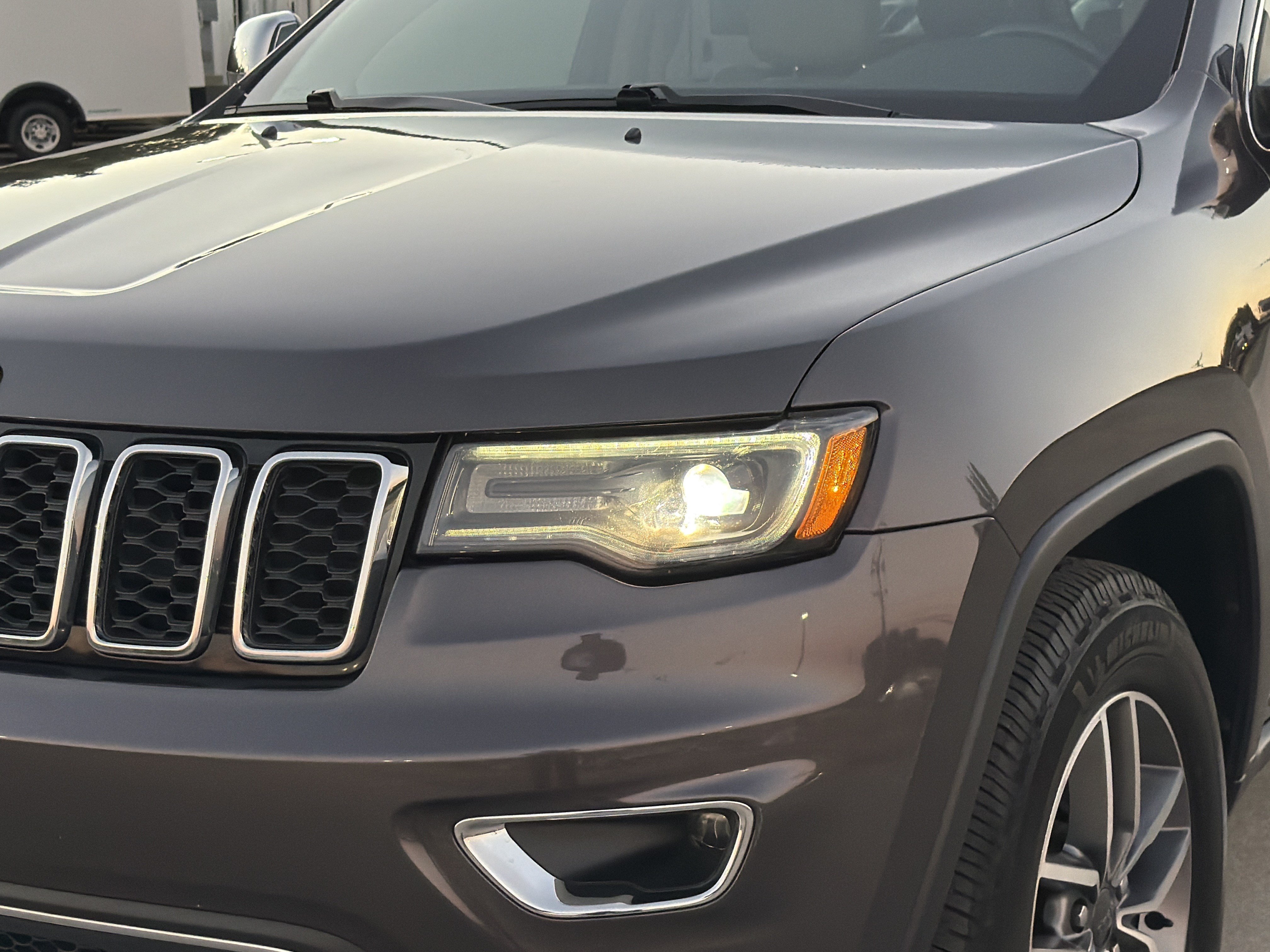 Used 2021 Jeep Grand Cherokee Limited w/ Premium Lighting Group AWD/4WD image 6