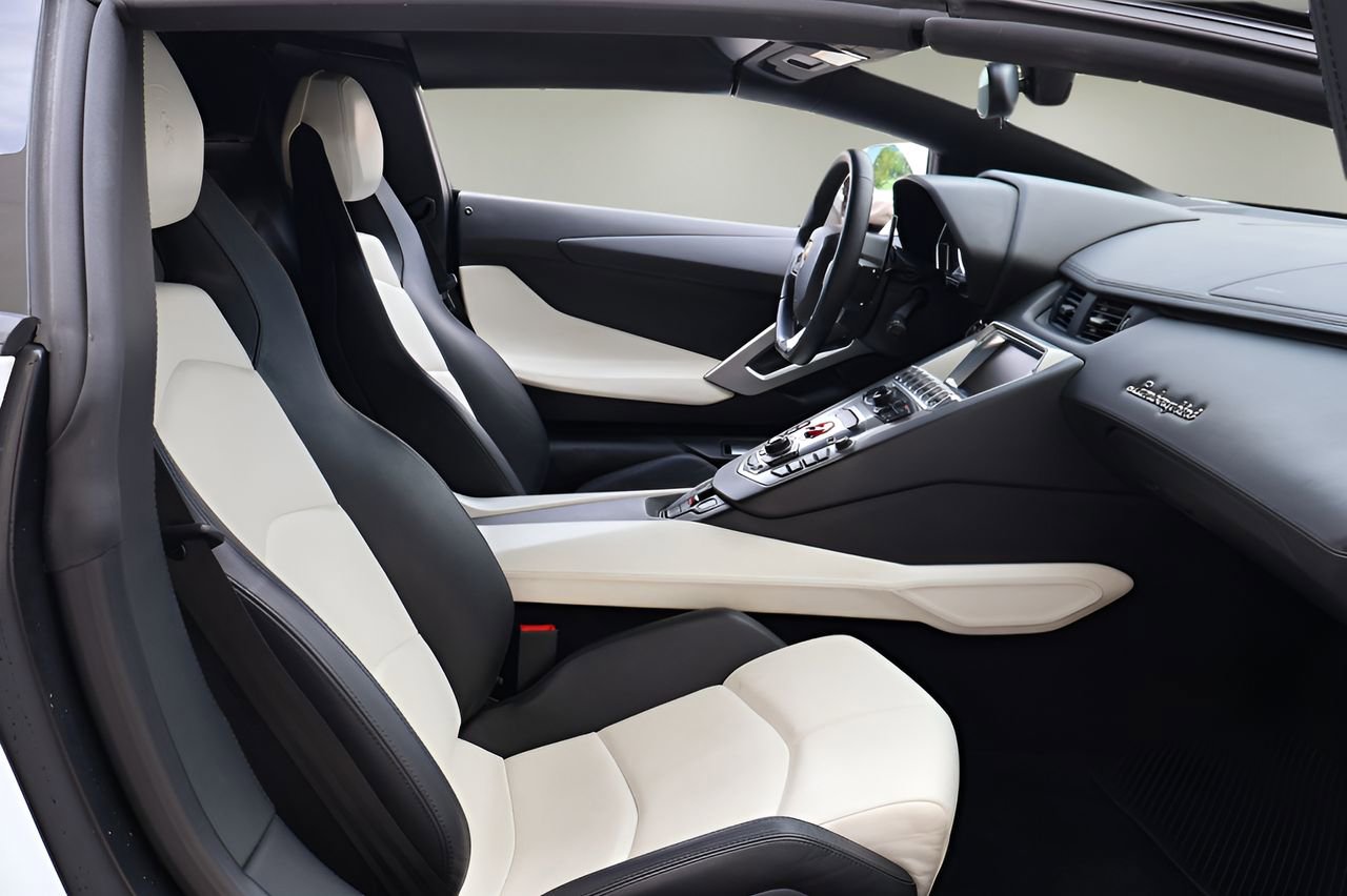 Used 2013 Lamborghini Aventador LP 700-4 image 12