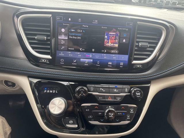 Used 2021 Chrysler Pacifica Touring image 23