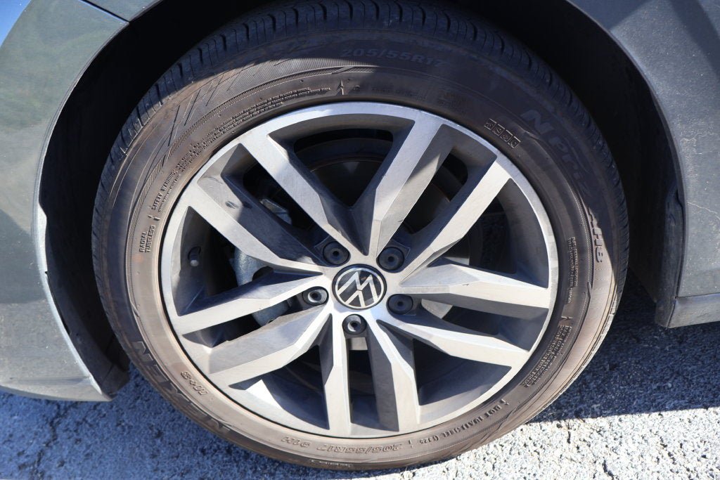 Used 2025 Volkswagen Jetta SE FWD image 9