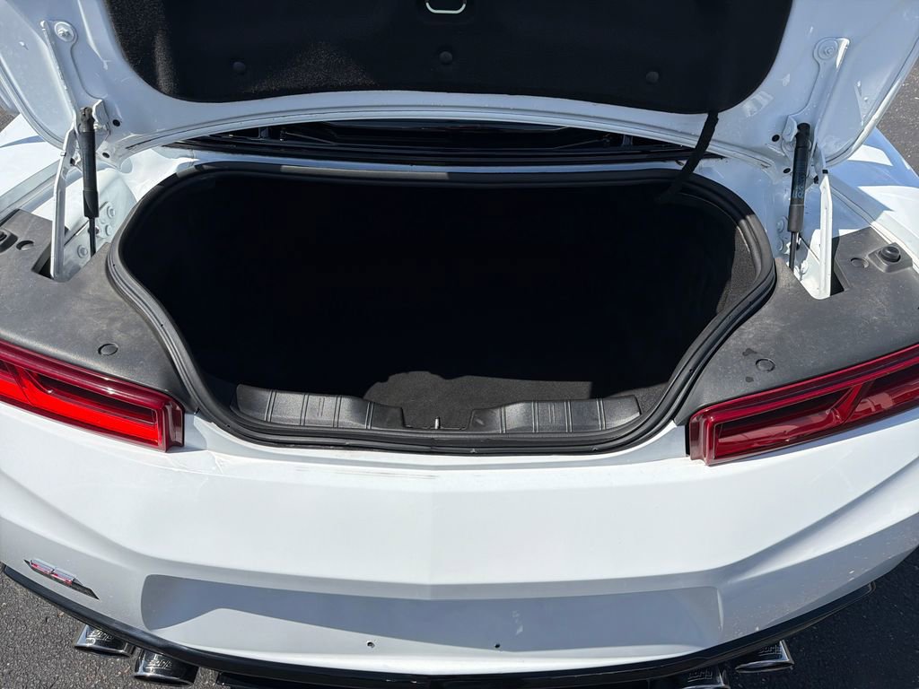 Used 2018 Chevrolet Camaro SS RWD image 23