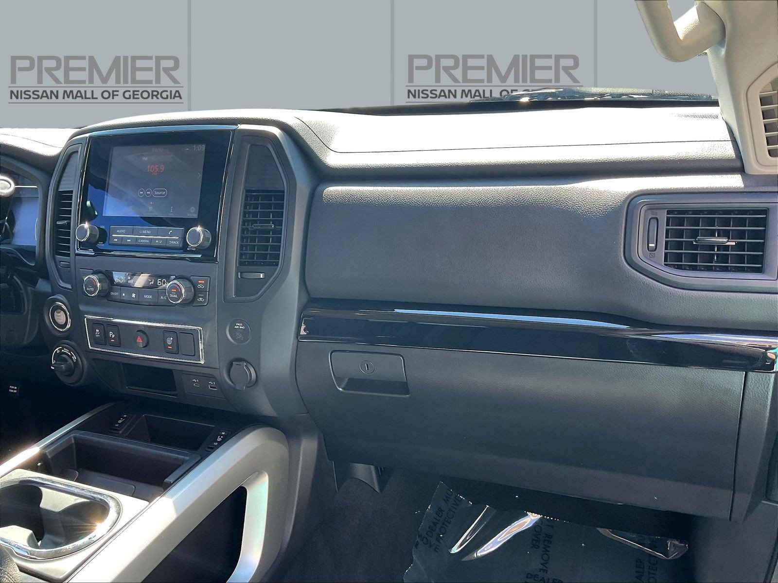 Used 2024 Nissan Titan SV w/ SV Convenience Package AWD/4WD image 29