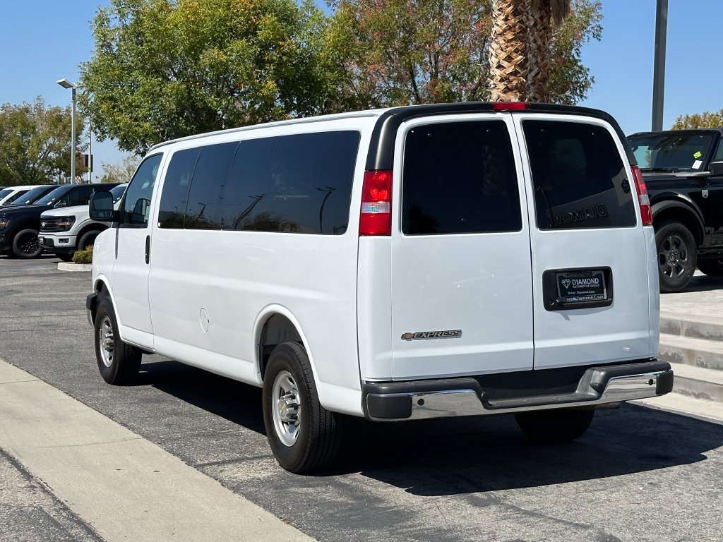 Used 2025 Chevrolet Express 3500 LT w/ LT Preferred Equipment Group RWD image 4