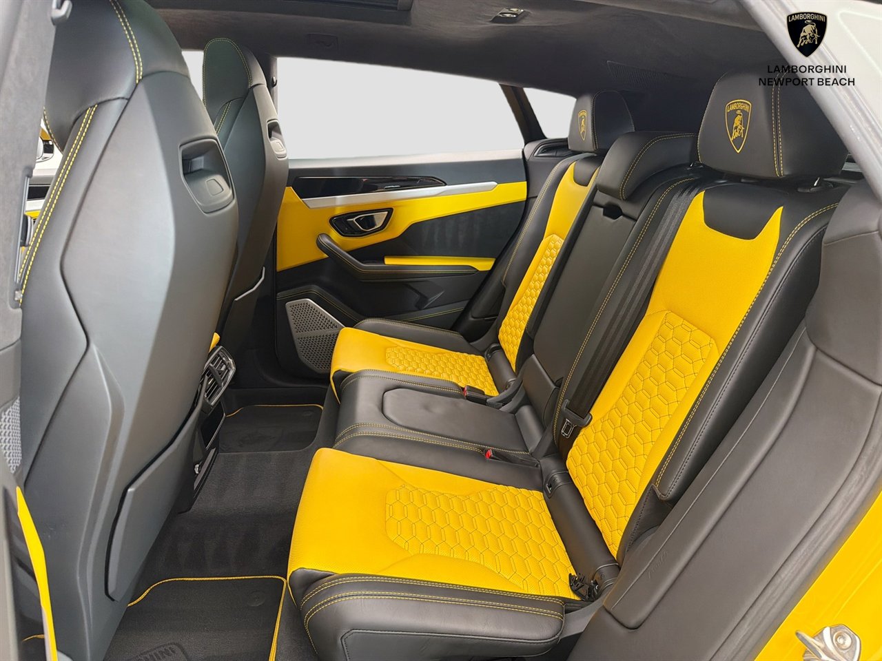 Used 2022 Lamborghini Urus AWD/4WD image 21