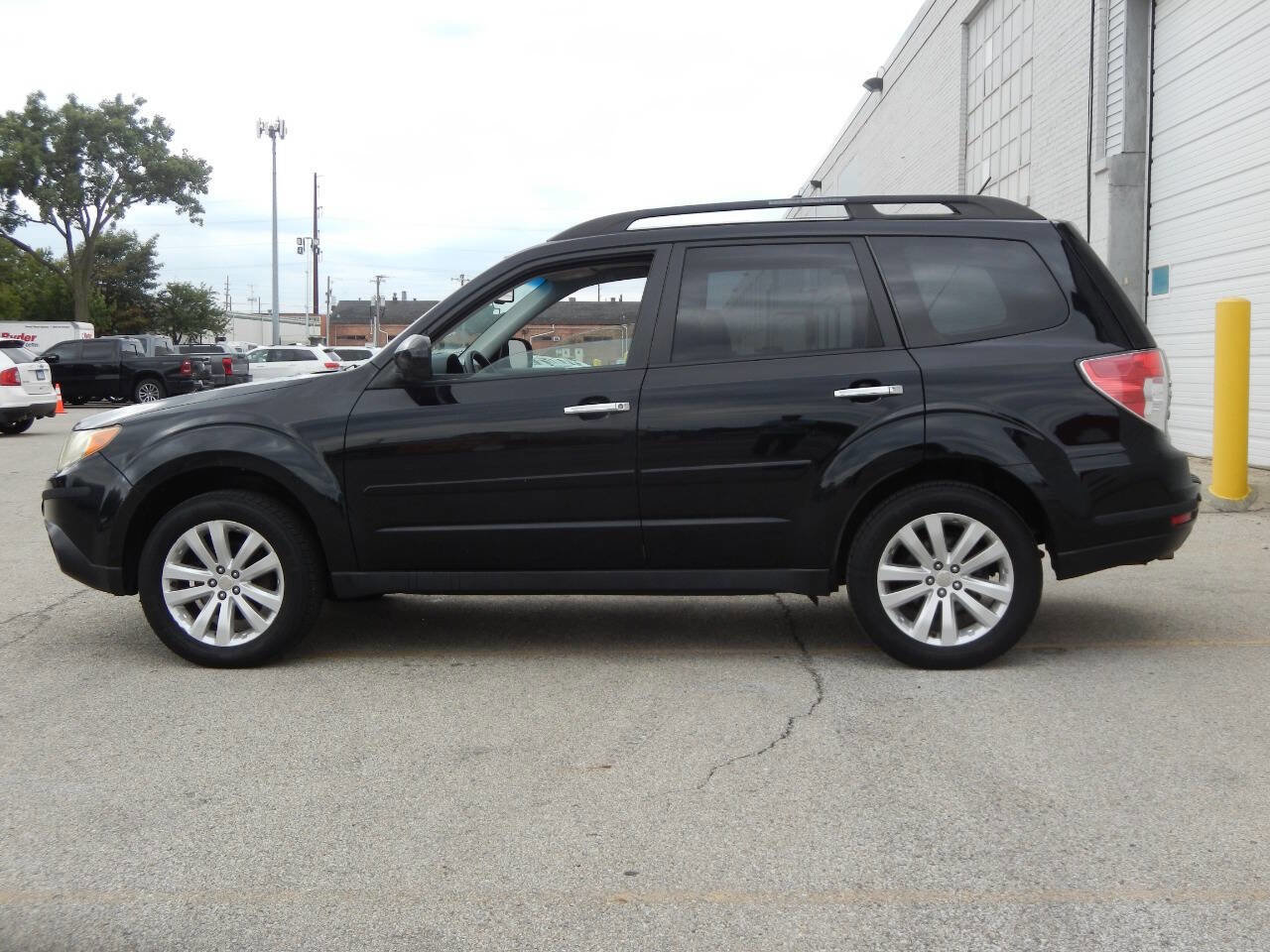 Used 2011 Subaru Forester 2.5X Premium w/ All-Weather Pkg image 11