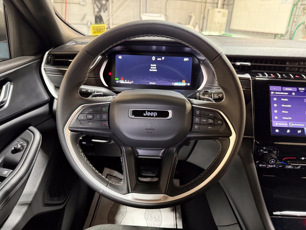Used 2025 Jeep Grand Cherokee Laredo X AWD/4WD image 7