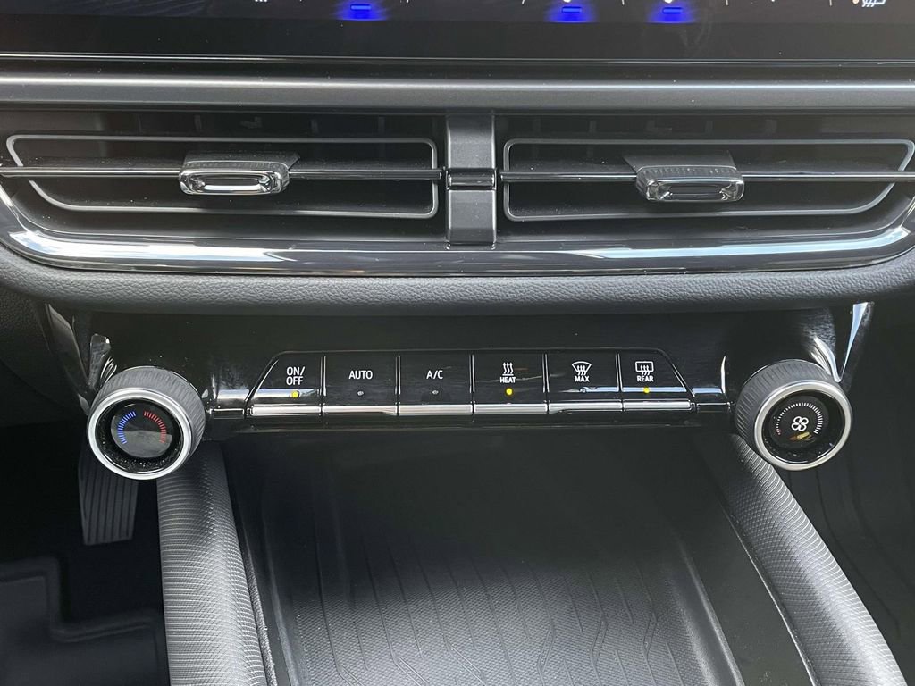 Used 2024 Chevrolet Equinox EV RS image 18