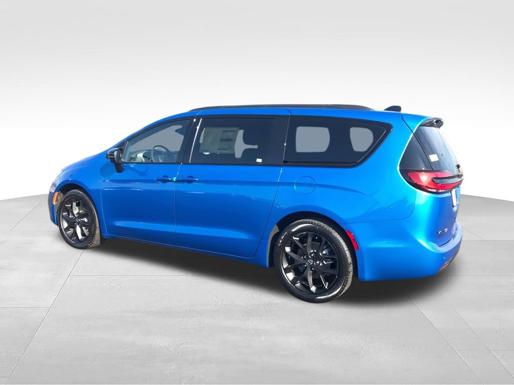 New 2026 Chrysler Pacifica Select FWD image 6